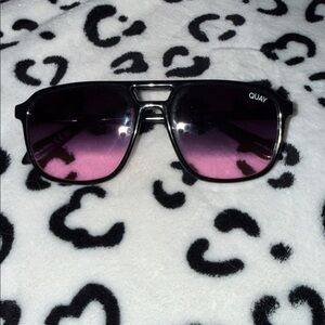 QUAY On The Fly Sunglasses Black Frame Black Pink Fade Gradient Lens NWT